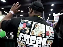 Interraciaal, Zoenen, Latijnse vrouw, Buiten, Openbaar