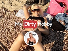 Enthousiasteling, Blond, Hd, Lesbisch, Likken, Orgasme, Buiten, Openbaar