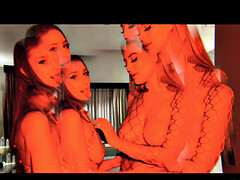 Blondine, Blasen, Hundestellung, Aufs gesicht abspritzen, Lecken, Natürlichen titten, Muschi, Flotter dreier