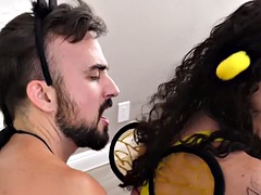 Arschlecken, Tussi, Crossdresser, Doppelpenetration, Schwul, Interrassisch, Tätowierung, Flotter dreier