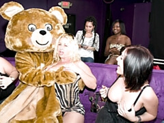 Rubia, Mamada, Cfnm, Bailar, Interracial, Madres para coger, Orgía, Pelirrojo