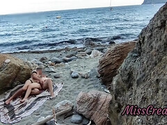 Homme nu et filles habillées, Femelle, Doigter, Léchez, Masturbation, Orgasme, De plein air, Public