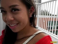 Enthousiasteling, Aziatisch, Slaapkamer, Pijpbeurt, Bruinharig, Sperma shot, Sperma in gezicht, Hakken