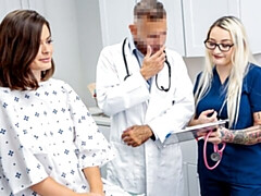 Gros cul, Grosse bite, Sucer une bite, Brunette brune, En levrette, Seins naturels, Cheveux courts, Nénés