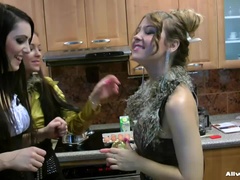 Еда, Душ, Влажная