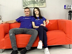 Grosser schwanz, Blasen, Braunhaarige, Lecken, Natürlichen titten, Muschi, Dürr, Jungendliche (18+)