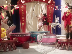 Анальный секс, Жопа, Большие сиськи, Ноги, Пальцем, Лесбиянка, Лизание, В поезде