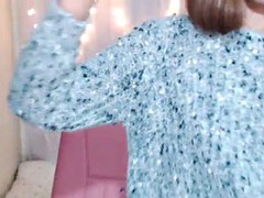 tiny asian camgirl shows her sexy body