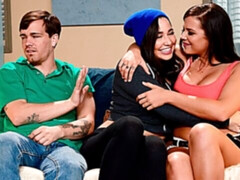 Cunnilingus, Amateur, Dormitorio, Morena, Penetracion con dedos, Lesbiana, Bragas, Coño