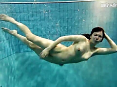 Grosse titten, Braunhaarige, Hd, Lesbisch, Nudist, Solo, Titten, Unter wasser