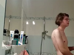 Roman Worm takes a shower!