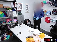 Verga grande, Mamada, Garganta profunda, Sexo duro, Oficina, Pequeña, Gritar, Adolescente