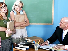 18, デカ尻, デカチン, デカパイ, バック, オフィス, 苦痛, ガリガリ