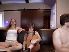 Lieveling, Grote lul, Sperma shot, Harig, Orgie, Kut duiken, Geschoren, Tatoeage