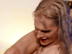 Anal, Blonde, Sucer une bite, Faciale, Pieds, Seins naturels, Transsexuelle, Mouillée