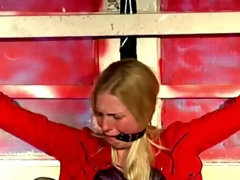 Bondage discipline sadomasochisme, Blond, Gebondenheid, Fetisj, Kokhalzen, Kousen, Vastgebonden