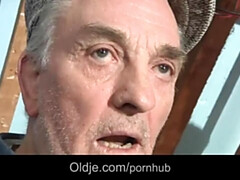 18 jaar, Pijpbeurt, Bruinharig, Hondjeshouding, Dubbele penetratie, Groep, Rijpe lesbienne, Mager