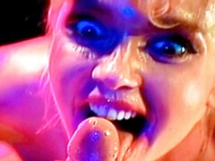 Grote kont, Grote mammen, Pijpbeurt, Gebondenheid, Sperma in mond, Sperma shot, Fetisj, Likken