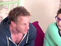 アメリカ人, カップル, 指いじり, 眼鏡, 小柄, ストッキング, 禁句, ティーン