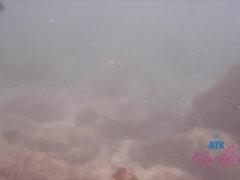 Sperma in mond, Vriendin, Olie, Orgasme, Buiten, Klein, Geschoren, Nat