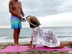 Strand, Grote lul, Grote mammen, Badpak, Hondjeshouding, Geschoren, Tatoeage, Tieten likken