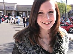 Leie, Tussi, Braunhaarige, Flashen, Masturbation, Im freien, Titten