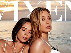 Grosser arsch, Grosse titten, Blasen, Hundestellung, Frau frau mann, Lecken, Jungendliche (18+), Flotter dreier