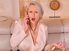 Grote kont, Grote mammen, Blond, Pijpbeurt, Mollig, Handbeurt, Kort haar, Kousen