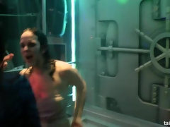 Vestidas, Bailar, Muñeca, Orgía, Coño, Ducha, Intercambio de parejas, Mojado