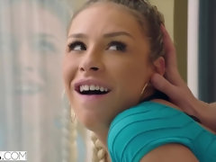 Blasen, Kehlenfick, Aufs gesicht abspritzen, Latina, Lecken, Pornostars, Reiten, Hintern versohlen