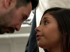 Tussi, Grosser schwanz, Sperma im mund, Handjob, Hardcore, Latina, Rau, Titten