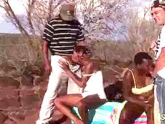 Africano, Negro, Ébano, Corridas faciales, Atragantadas, Grupo, Orgía, Al aire libre