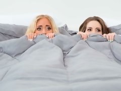 お尻, ブロンド, フェラチオ, 女 人男 人, 手コキする, ハードコア, なめる, 三人