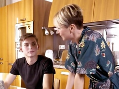 18 ans, Grosse bite, Blonde, Sucer une bite, Hd, Cuisine, Mature, Nénés