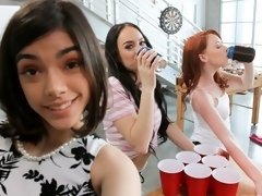 Sucer une bite, En levrette, Groupe, Branlette thaïlandaise, Orgie, Rousse roux, Rasée, Adolescente