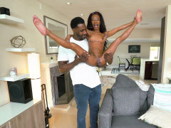 Брюнетки, Черненькие, Натуральные сиськи, Пирсинг, Киски, Бритые, Софткор, Тату