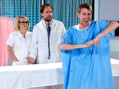 In den arsch, Grosser arsch, Blondine, Blasen, Milf, Krankenschwester, Entkleiden, Uniform