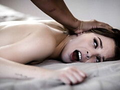 Cul, Chambre à dormir, Grosse bite, Sucer une bite, En levrette, Seins naturels, Adolescente, Nénés