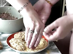 18 jaar, Enthousiasteling, Grote mammen, Huisgemaakt, Rijpe lesbienne, Natuurlijk, Natuurlijke tieten, Maagd