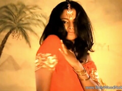 Asiatique, Dansant, Érotique, Femelle, Hd, Indienne, Maman, Nénés