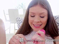 Sucer une bite, Brunette brune, Tir de sperme, Faciale, Masturbation