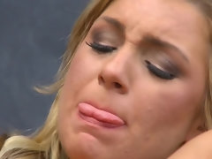 Enthousiasteling, Grote kont, Grote mammen, Blond, Rondborstig, Sperma in gezicht, Hardcore, Lerarin