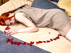 Amateur, Culo, Dormitorio, Penetracion con dedos, Tetas naturales, Pelirrojo, Solo, Tetas