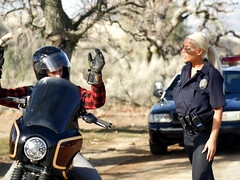 Amateur, Gros cul, Gorge profonde, En levrette, Masturbation, Nue  à poil, Tatouage, Mouillée