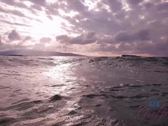 Leie, Strand, Braunhaarige, Freundin, Masturbation, Pov, Rasiert, Titten