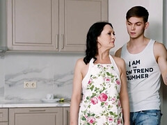 18 jaar, Grote mammen, Pijpbeurt, Seksspeelgoed, Hd, Rijpe lesbienne, Russisch, Speelgoed