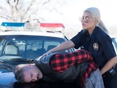 Tetas grandes, Estilo perrito, Pajear, Besar, Madres para coger, Policía, Tetas, Uniforme