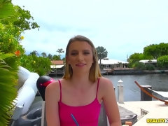 Grosser arsch, Blondine, Blasen, Handjob, Realität, Rasiert, Schlucken, Jungendliche (18+)