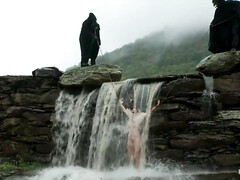 Grosse titten, Blondine, Fesselspiele, Vollbusig, Doppelpenetration, Gruppe, Im freien, Öffentlich