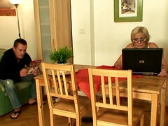 18 jaar, Grote mammen, Pijpbeurt, Omie, Hd, Rijpe lesbienne, Moeder, Realiteit